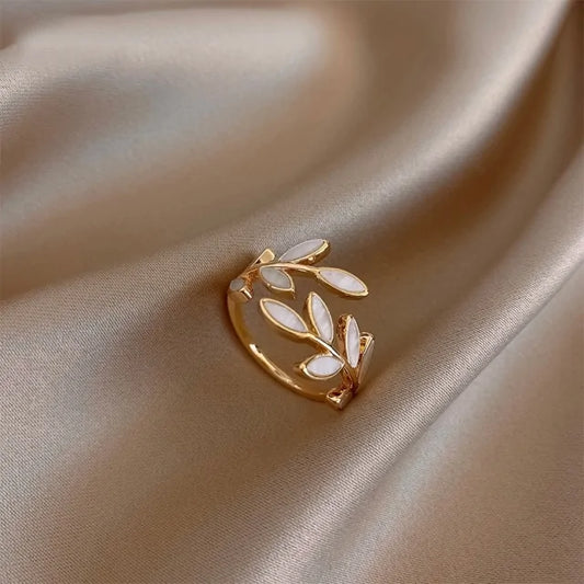 Luxe Leaf Ring